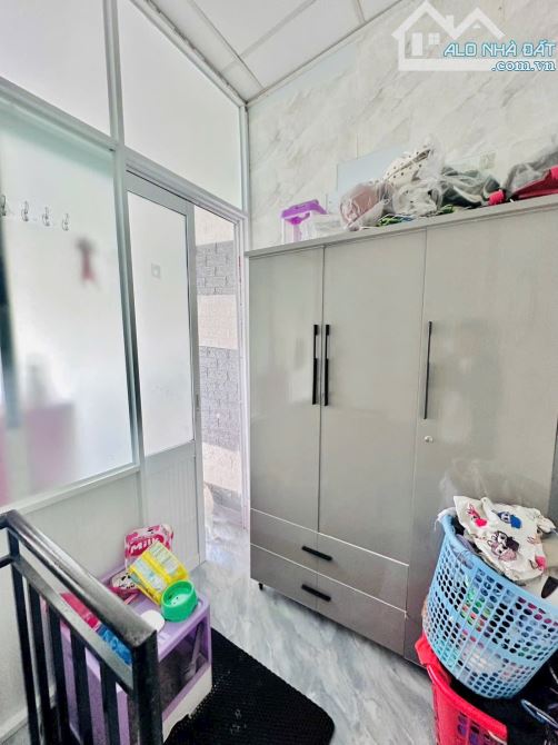 BÁN NHÀ NHỎ Q4 SIÊU MỎNG 2 TẤM GIÁ 1TỈ5 Xx DT 10m2 HẺM TRƯỚC NHÀ 6M SỔ RIÊNG GIÁP Q1 HIẾM - 4