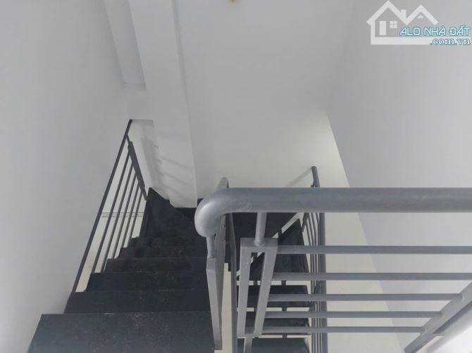 BÁN NHÀ KHU VIP SONG HÀNH HÓC MÔN 56M2 - 2 TẦNG MỚI Ở NGAY - SHR , PHÁP LÝ CHUẨN CHỈ 3,6 T - 4