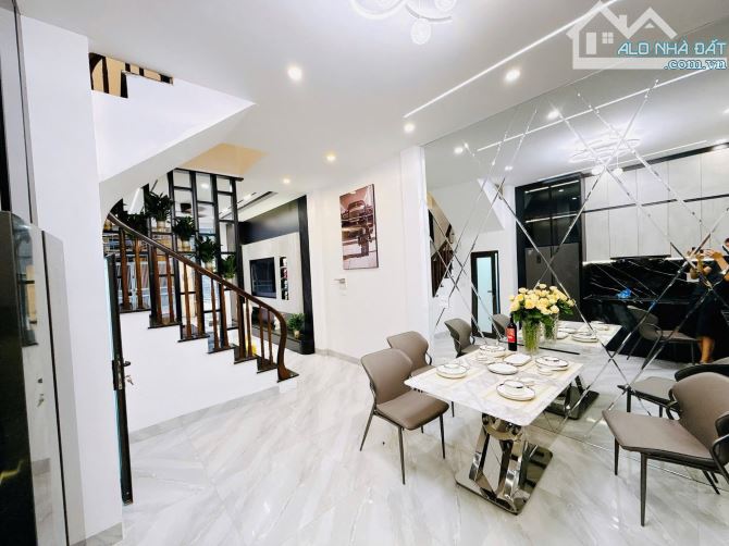 GẤP GẤP !!!CẦN BÁN GẤP NHÀ GIẢI PHÓNG GIÁ RẺ 50M 5T ,MT 4,5M, Ô TÔ, NHỈNH 10 TỶ - 4