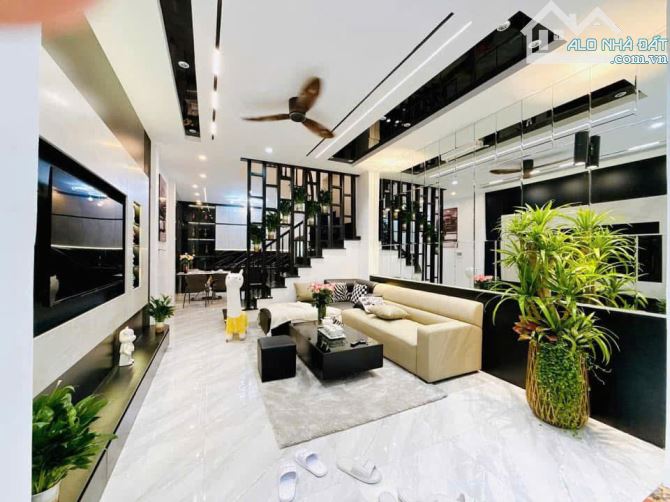 SIÊU PHẨM ĐỐNG ĐA - NGÕ Ô TÔ - NHÀ ĐẸP - GẦN VINCOM - DT45m2 - 4 TẦNG - MT4m - 4