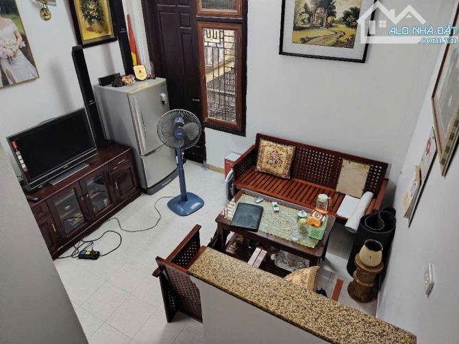 Nguyễn Lương Bằng - Ngõ ba gác quay xe - Gần ô tô - Lô góc 2 thoáng - Nhà dân xây chắc chắ - 4