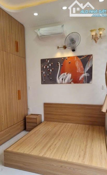 Cần bán gấp nhà 56m2 ngay Dương Quảng Hàm, Gò Vấp. Giá: 3 Tỷ 220 tr, hẻm xe hơi 5m - 4