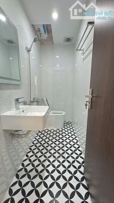 TẬP THỂ TẦNG 1 MAI DỊCH CẦU GIẤY– Ô TÔ ĐỖ CỬA – FULL ĐỒ Ở NGAY – 4.45 TỶ - 4