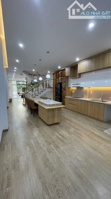 🏡 NHÀ MỚI 3 TẦNG HIỆN ĐẠI – FULL NỘI THẤT CAO CẤP – TRUNG TÂM HẢI CHÂU  📍 Vị trí: gần Lê - 4