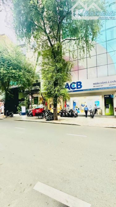 Bán nhà siêu vị trí đường Lý Tự Trọng, Phường Bến Thành, Quận 1. DT: 7.2*30M. HĐT:350 tr/t - 4