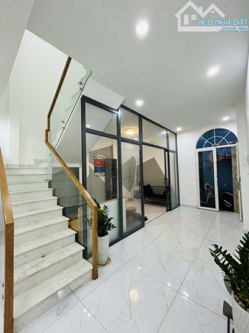 Bán nhà mới 2 tầng,ngang đẹp 4.7m,nở hậu,hẻm thông,Huỳnh Tấn Phát Quận 7,nhỉnh 5 tỷ - 4