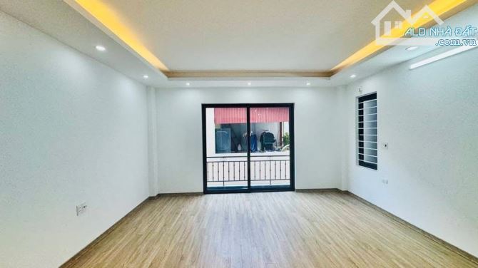 TT VIỆT HƯNG - 20 m RA ĐƯỜNG Ô TÔ TRÁNH - NGÕ THÔNG TỨ PHÍA NÔNG - NHÀ 3TẦNG DÂN XÂY MỚI - 4