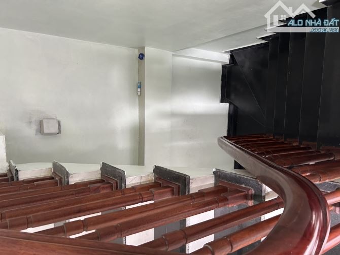 Tt VIỆT HƯNG LÔ GÓC DIỆN TÍCH RỘNG - MT HOA HẬU - 10 m RA Ô TÔ ĐỖ NGÀY ĐÊM - BÁN ĐÂT TẶNG - 4