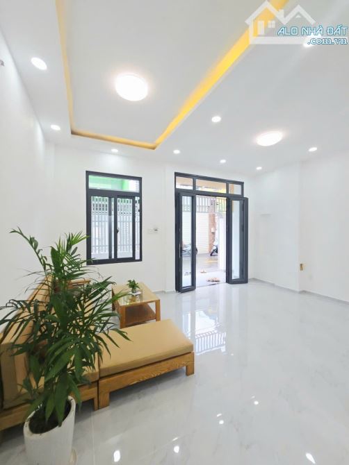 Nhà đẹp giá tốt, 3 Tầng, ngang 5.7m, hẻm ô tô tránh nhau - 4