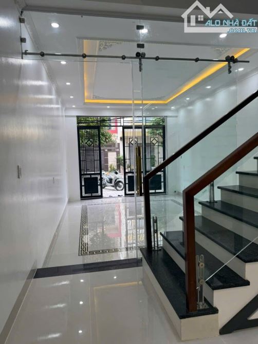 🔑 Nhà 5 tầng phân lô Khúc Thừa Dụ – full nội thất, gara ô tô – giá chỉ 7,9 tỷ! - 4