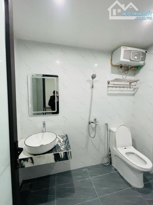 5 tầng - 5.4 tỷ – BAN CÔNG THOÁNG – NGÕ RIÊNG – GẦN Ô TÔ - Cạnh Chợ Đồng Dinh - Thạch Bàn - 4