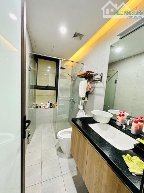 💥💥TUYỆT PHẨM PHÂN LÔ 6 TẦNG THANG MÁY GIÁP MẶT PHỐ NGUYỄN VĂN CỪ - NỘI THẤT ĐẲNG CẤP - 4