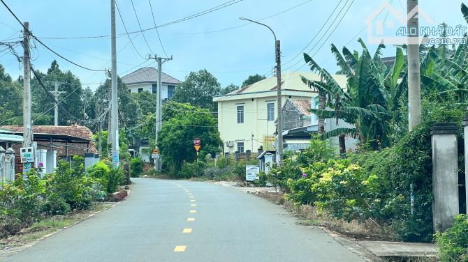 Bán nhà trung tâm thị trấn đất đỏ- xã đất đỏ -TP Hồ Chí Minh- góc 2 mặt tiền: - 4