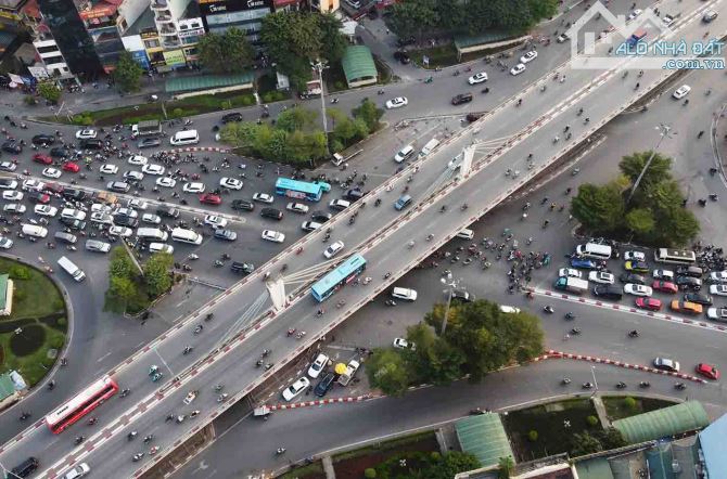 CỰ LỘC - BĐS DÒNG TIỀN( 100tr/th) - MẶT PHỐ Ô TÔ TRÁNH - VIEW ROYAL CITY - DIỆN TÍCH 81M2 - 4