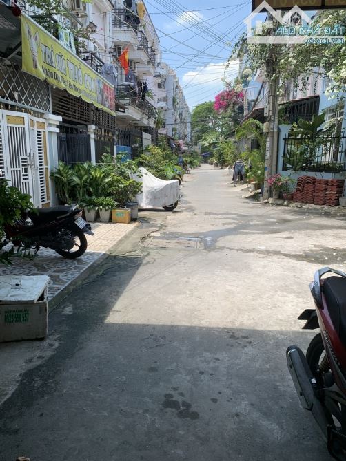 Bán nhà ở Nhà Bè Đồng Sở Hữu không gian sống đẹp và hẻm trước nhà xe hơi tránh nhau. - 5