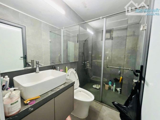 BIỆT THỰ LẠC LONG QUÂN - 60M2 - 4TẦNG - 15TỶ  Ô TÔ QUA CỬA - KINH DOANH - 2 MẶT THOÁNG TRƯ - 5