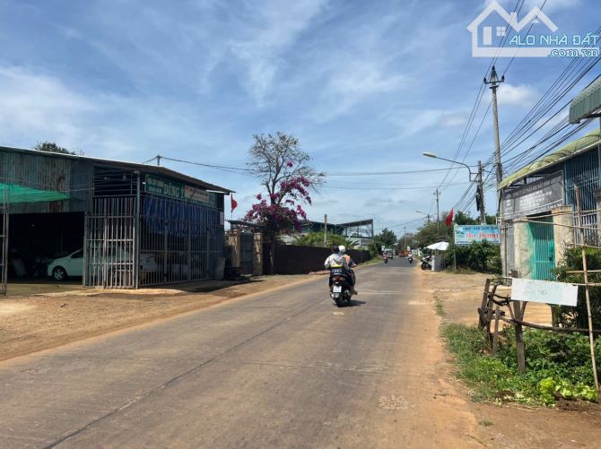 Mặt tiền y wang nối dài thôn 4 ekao, đất sâu miên man, giáp suối. - 5
