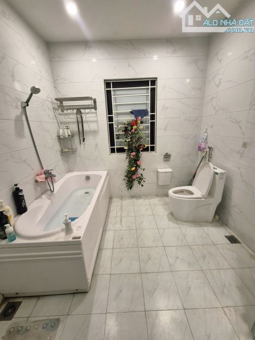BÁN NHÀ LA THÀNH ĐỐNG ĐA 25m 5Tầng Mt 4m GIÁ 5.7 TỶ LÔ GÓC NGÕ THÔNG KINH DOANH. - 5