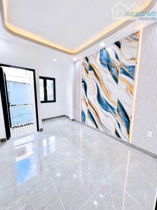 NHÀ ĐẸP QUẬN 4 GIÁ 5TỈ 490 HẺM 4M VỊ TRÍ 2/ NGẮN 4 TẤM GẦN MT 4PN DT 3*11  HÌNH THẬT - 5