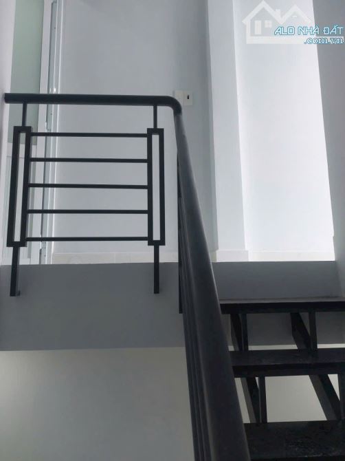 BÁN NHÀ KHU VIP SONG HÀNH HÓC MÔN 56M2 - 2 TẦNG MỚI Ở NGAY - SHR , PHÁP LÝ CHUẨN CHỈ 3,6 T - 5