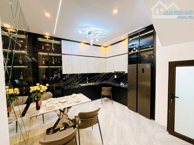 GẤP GẤP !!!CẦN BÁN GẤP NHÀ GIẢI PHÓNG GIÁ RẺ 50M 5T ,MT 4,5M, Ô TÔ, NHỈNH 10 TỶ - 5