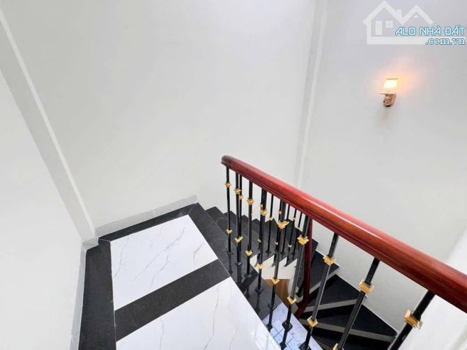 BÁN NHÀ CỔ NHUẾ 6 TẦNG LÔ GÓC GẦN MỎ ĐỊA CHẤT XÁCH VALI VỀ Ở LUÔN - 5