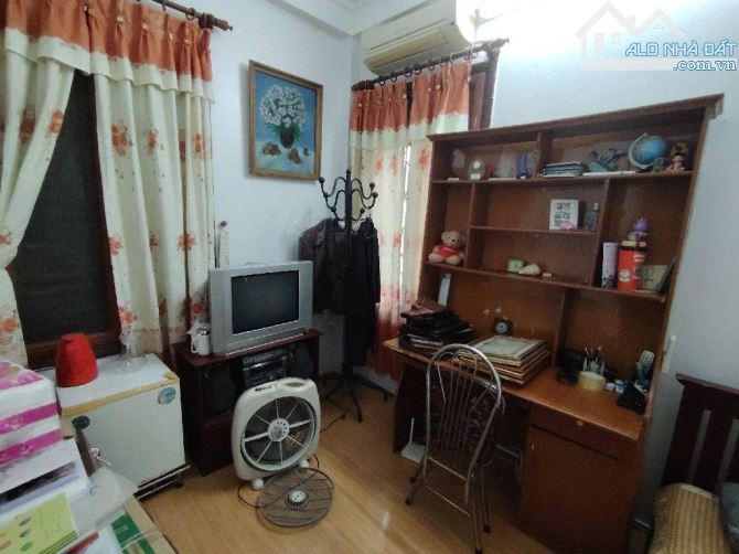 Nguyễn Lương Bằng - Ngõ ba gác quay xe - Gần ô tô - Lô góc 2 thoáng - Nhà dân xây chắc chắ - 5