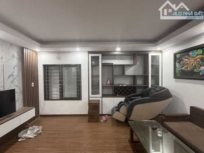 ĐẠI TỪ- 48m2- NGÕ NÔNG - Ô TÔ ĐỖ CỔNG- NHÀ ĐẸP - 2 THOÁNG - 5