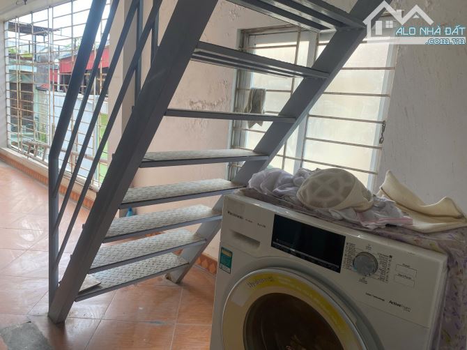 Cho thuê nhà ngõ 5 Hoàng Quốc Việt dt 38mx 5 tầng, 3 Pn, 4 wc, đủ đồ, 12tr/th - 5