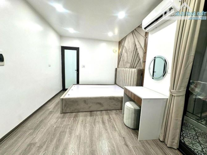BÁN HÀO - LÔ GÓC 2 MẶT TIỀN – NHÀ ĐẸP ĐỐNG ĐA 28m², 5 TẦNG, NỘI THẤT XỊN – GIÁ 5.8 TỶ - 5