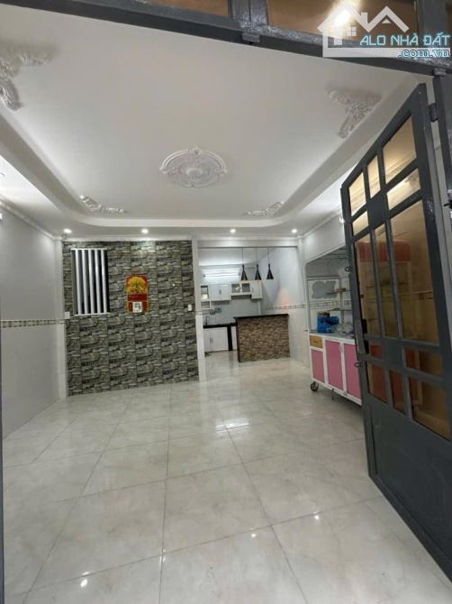 NHÀ GIÁ HIẾM KHU TÊN LỬA , 5.2 X 8.2 , 1 TRỆT 1 LẦU , HẼM XE HƠI ĐƯỜNG SỐ 6 GẦN ĐƯỜNG SỐ 1 - 5