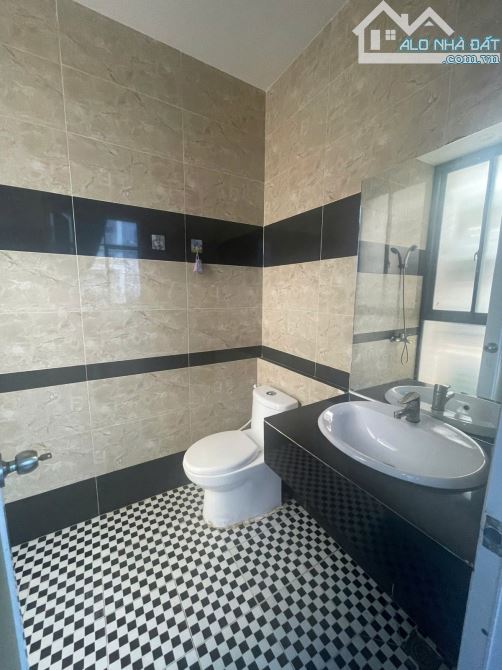 Trịnh Đình Trọng tân phú 180m2 5 tầng giá chỉ 29 tỷ - 5
