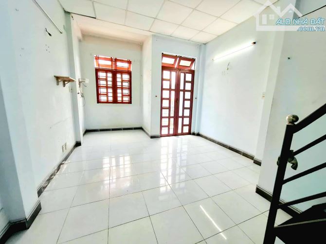 Gíap tân phú - hẻm 8m kế trường THPT BHH & TRƯỜNG TIỂU HỌC 24M2 - 4 tầng sổ vuông - 5