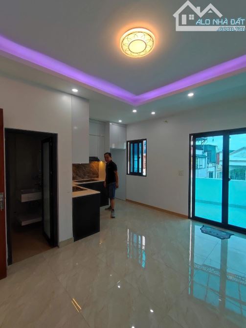 Bán nhà phân lô Trần Đại Nghĩa – 43m² – 5 tầng – MT 5.6m - Thang máy - Ô tô – Giá 11.9 tỷ