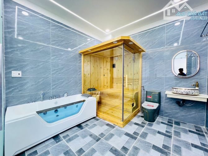 BÁN TRẦN THỊ NĂM Q12 - 5 TẦNG 56M2 ( 4M X 14M) - HẺM XE HƠI THÔNG - 6.65 TỶ. - 5