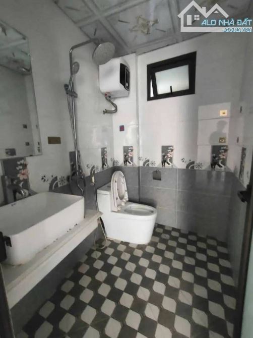 BÁN NHÀ DÂN XÂY  RẤT  TÂM HUYẾT.  73M²- 4 TẦNG- MT6 M- 12 TỶ - 5