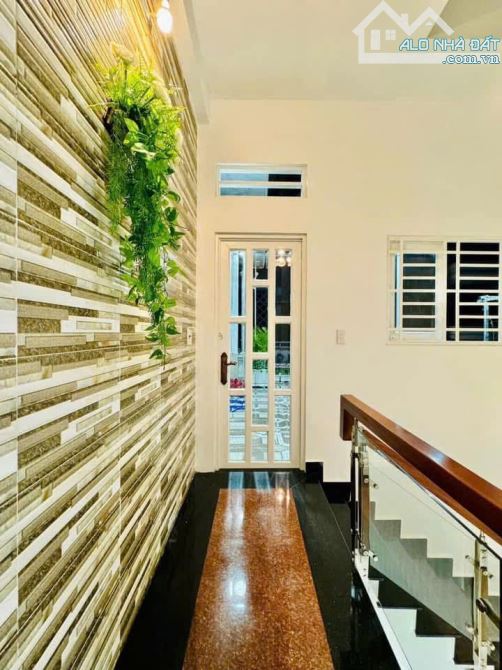 Đi nước ngoài định cư bán gấp nhà ở đường Trần Quốc Toản, phường Võ Thị Sáu, quận 3, giá 3 - 6