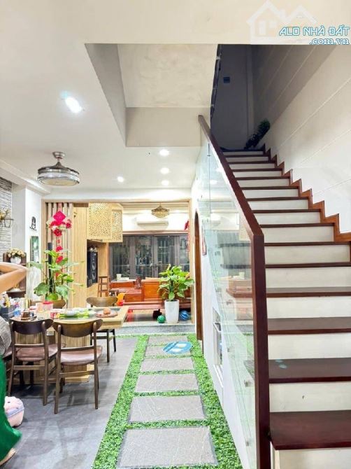 Khu  VIP Lai Xá , khu dân trí cao, 67,5m2, 5 Tầng , đường container , vỉa hè to. 15,8 tỷ - 6