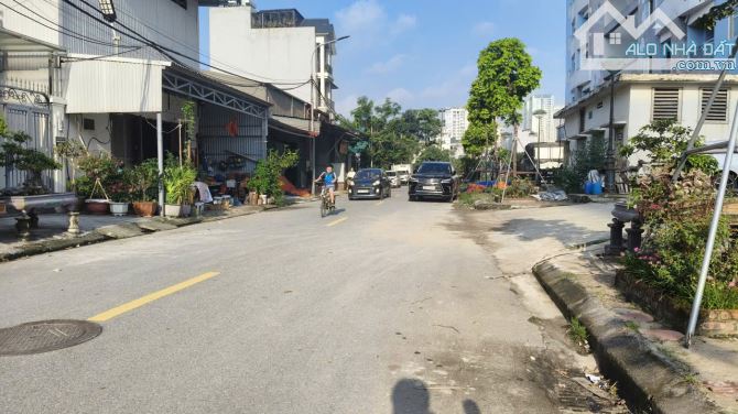 Bán lô đất khu TĐC Đền Lừ 3 ( Gần sân bóng Đền Lừ ) - 330m2 - MT 24 - Sổ đỏ phân lô - 6