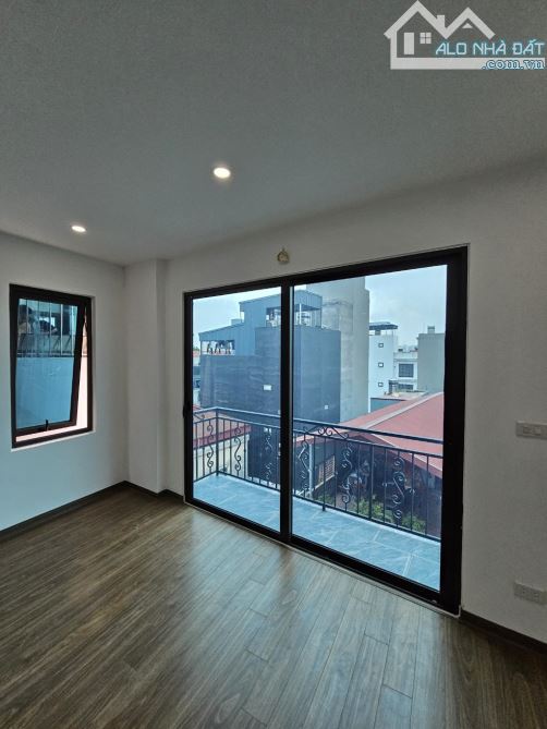 Bán gấp, 6 tầng thang máy, DT 50M2. OTO 7 chỗ vào tận nhà tại Giang Biên - 6
