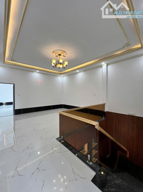 NHÀ ĐỘC LẠ THIẾT KẾ 2 GIAN NHÀ 5.5MX37M - SHR FULL THỔ - 6
