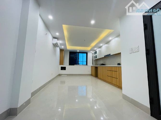 💥💥💥SIÊU PHẨM PHỐ KIM GIANG-38m2- 7 TẦNG THANG MÁY - NGÕ Ô TÔ - THÔNG TỨ PHÍA - 6