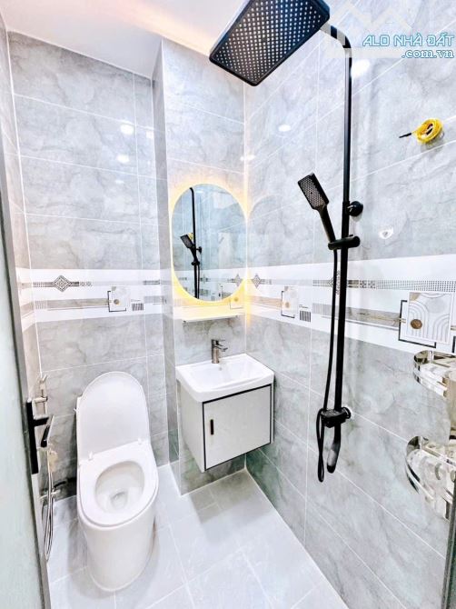 NHÀ ĐẸP QUẬN 4 GIÁ 5TỈ 490 HẺM 4M VỊ TRÍ 2/ NGẮN 4 TẤM GẦN MT 4PN DT 3*11  HÌNH THẬT - 6