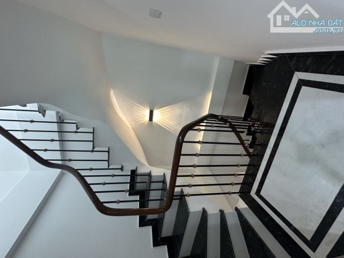 NHÀ ĐẸP PHỐ ĐỊNH CÔNG-30m2-  5 tầng - Ngõ Thông - 7 CHỖ ĐỖ CỬA - 6