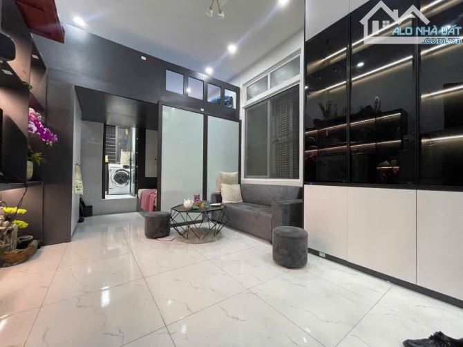 BÁN GẤP TẬP THỂ THỌ LÃO - HAI BÀ TRƯNG - 50 M2-2 NGỦ - 2,4 TỶ - 6