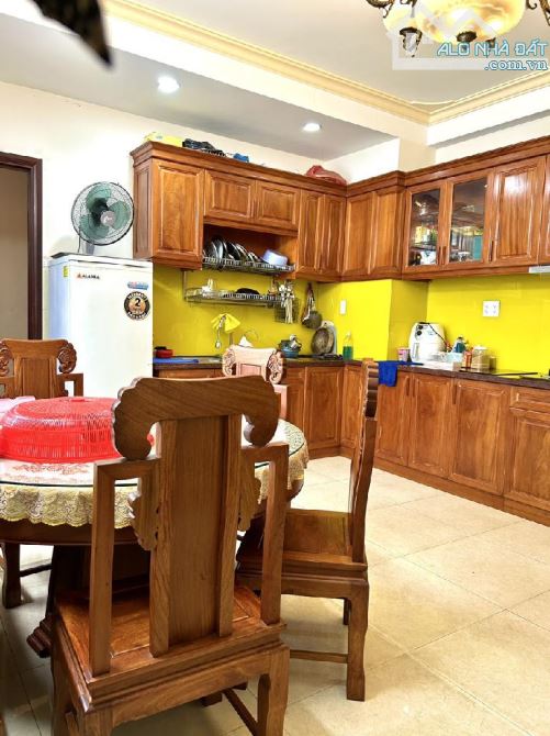 NGAY ĐH HỒNG BÀNG - LÔ GÓC KHÔNG LỘ GIỚI - 7 TẦNG - DÒNG TIỀN 54 TRIỆU/ TH - GIÁ TL - 6