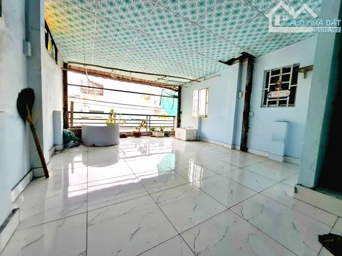 Gíap tân phú - hẻm 8m kế trường THPT BHH & TRƯỜNG TIỂU HỌC 24M2 - 4 tầng sổ vuông - 6