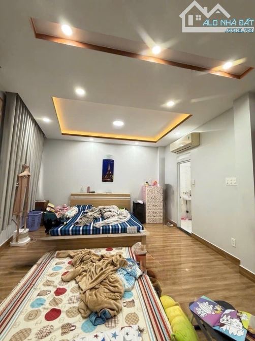 NHÀ ĐẸP 5 TẦNG BỀ NGANG KHỦNG , CHỈ SÁCH VALI VỀ Ở - HẺM RỘNG CÁCH 1 CĂN RA HÊN XE TẢI - 6