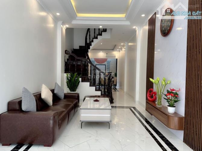 Độc quyền! Chùa Bộc, ngõ thông, 35m ra ô tô, ngõ to, nhà mới, 49m2*5T - 6