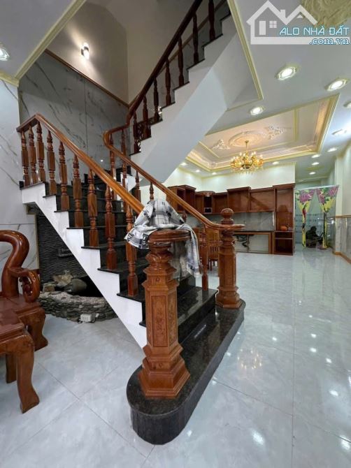 LÁI THIÊU NHÀ 3 TẦNG DT 100 M2 GIÁ 6,2 TỶ TL - 6
